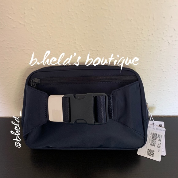🆕 lululemon Everywhere Belt Bag *Large Version 2L Volume in True Navy New NWT - Picture 4 of 16